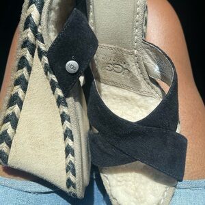 UGG Women’s Suede & Sherpa Sandals Wedge sz 10 black